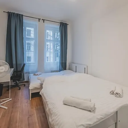 Walk To Old Town Flat, Kitchen, New Bathroom Praga