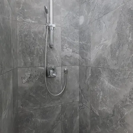 Walk To Old Town Flat, Kitchen, New Bathroom