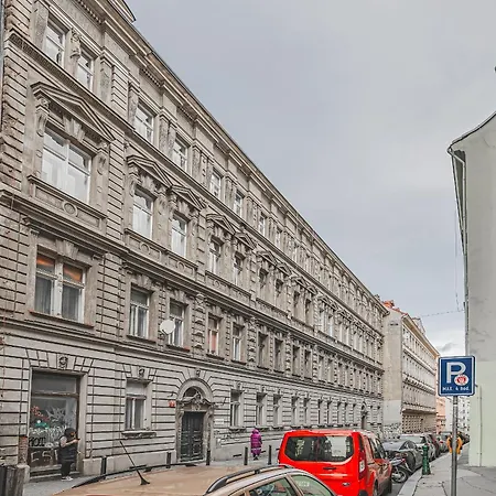 Walk To Old Town Flat, Kitchen, New Bathroom *