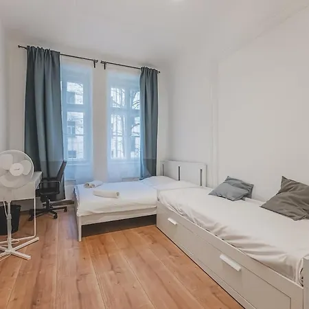 Walk To Old Town Flat, Kitchen, New Bathroom