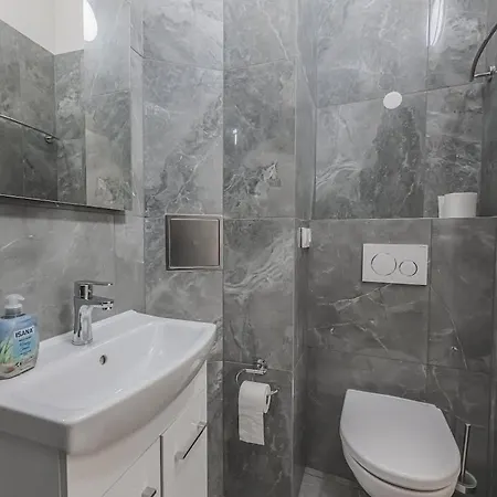 Walk To Old Town Flat, Kitchen, New Bathroom Praga