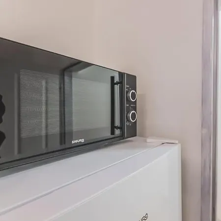 Walk To Old Town Flat, Kitchen, New Bathroom *